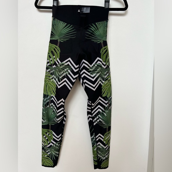 Ultracor Yoga Pants - SoulCycle Branded - Picture 2 of 6